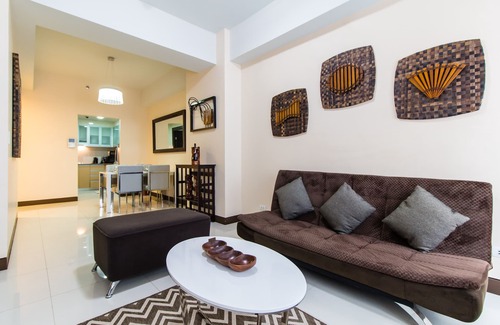 Salcedo Village Apartment | Comfortable 1 B/R Oasis @ Two Central with Pool & Spa