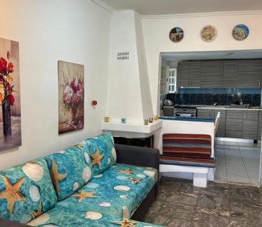 Nea Iraklia House | 600 metres from the beach!