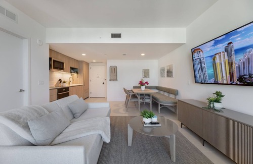 Downtown Miami Condo | 601 RESIDENCES SKY FLOOR 1BR UNIT BY IMD MIAMI VACATION RENTALS