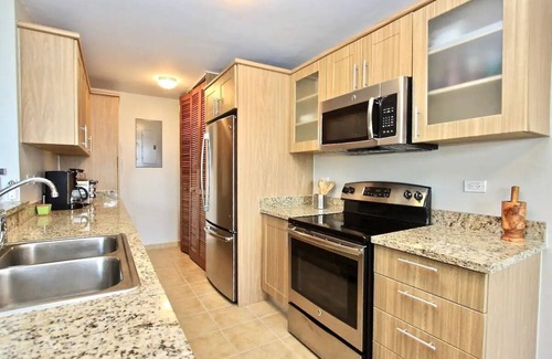 Sardinera Apartment | Oceanview 3 Bedroom Condo with Spa and Breakfast Options