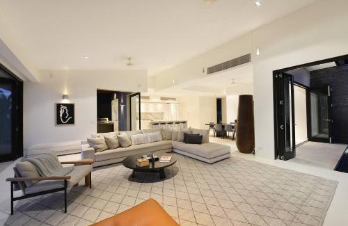 Port Douglas Villa | Relaxing Retreat at 61 Murphy Street - Poolside Villa for Four