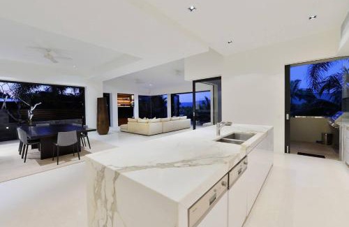 Port Douglas Villa | Relaxing Retreat at 61 Murphy Street - Poolside Villa for Four
