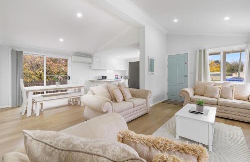 Berridale House | 61 Myack Street - Modern 4BR Home in Berridale l WiFi l Aircon