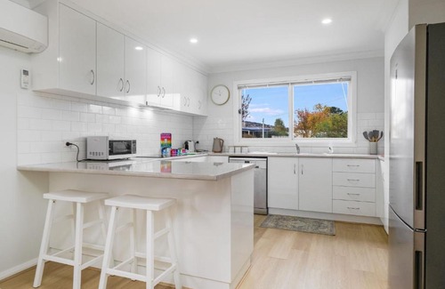 Berridale House | 61 Myack Street - Modern 4BR Home in Berridale l WiFi l Aircon