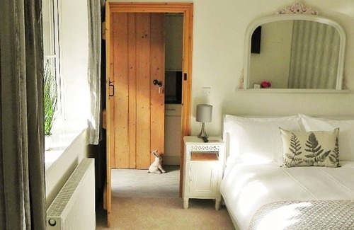 Wymondham Apartment | 61 on Folly B&B Suites