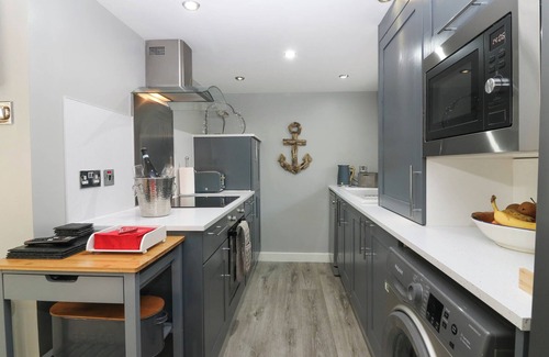 Cullen Cottage | 61 SEATOWN, pet friendly, character holiday cottage in Cullen