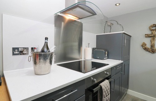 Cullen Cottage | 61 SEATOWN, pet friendly, character holiday cottage in Cullen