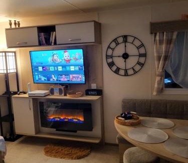 Prestonpans Resort | 61 St Andrew's 3 bedroom Caravan near Edinburgh Seton Sands Holiday Village