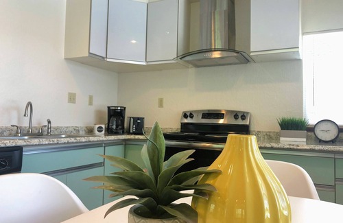 Norman Apartment | Discover B Jenkins: Stylish Studio near OU & Downtown