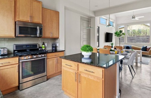 Galindo House | 614 Terrell #F · Fun Home Centrally Located-Mins to DT! 3BD+Garage