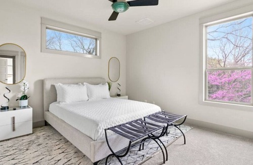 Galindo House | 614 Terrell #F · Fun Home Centrally Located-Mins to DT! 3BD+Garage