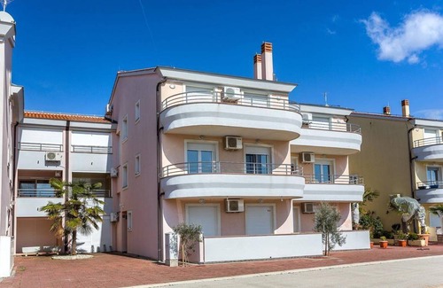 Medulin Apartment | Spacious 2-Bedroom Apartment with Kitchen for Up to 5 Guests