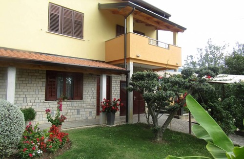 Grabri Apartment | Spacious 2-Bedroom Apartment with Kitchen for Up to 4 Guests