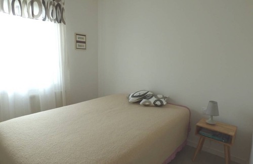 Marsilly House | Spacious 2-Bedroom Retreat for Families & Pets, 9/10 Rated