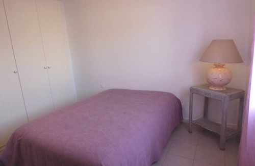 Marsilly House | Spacious 2-Bedroom Retreat for Families & Pets, 9/10 Rated