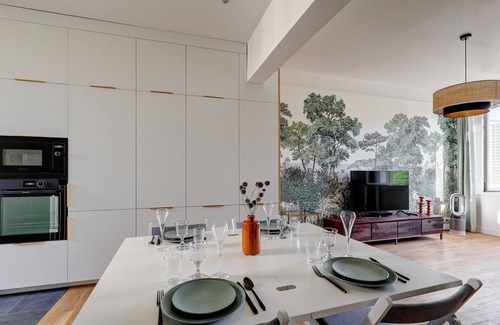 Parc-de-Montsouris Apartment | Elegantly Designed 628 Suite Foret - Pet-Friendly Oasis in Paris