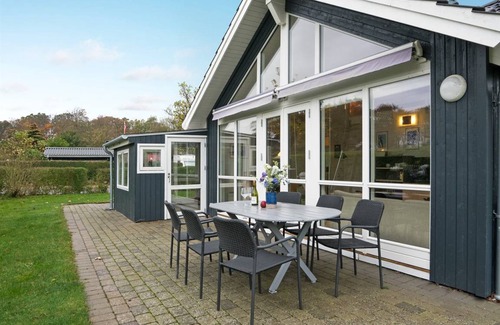 Nysted House | Spacious 2-Bedroom House for Families with Fireplace