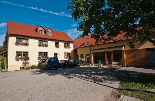 Markt Taschendorf Apartment | Ideal Family Getaway in Southern Steigerwald for 6 Guests