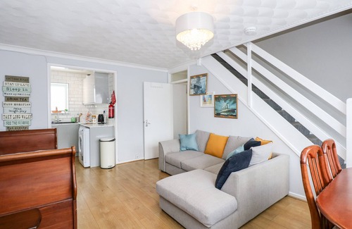 Corton Cottage | Pet-Friendly Retreat at 63 The Waterside Holiday Park