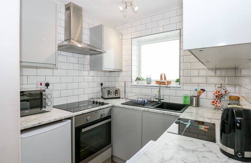 Corton Cottage | Pet-Friendly Retreat at 63 The Waterside Holiday Park