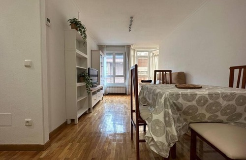 La Corredoria y Ventanielles Apartment | Inviting 632A Bonito Apartment in Family-Friendly Oviedo