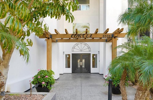 Carlsbad House | Top Floor Corner Condo with Spa & Breakfast at Resort