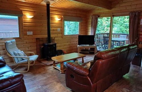 Kenwick House | Explore 64 Acorn Lodge at Kenwick Park - Pet-Friendly Retreat