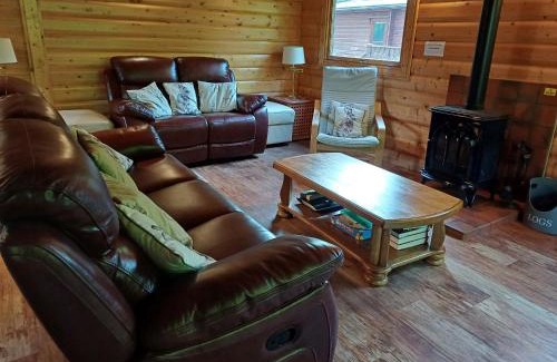 Kenwick House | Explore 64 Acorn Lodge at Kenwick Park - Pet-Friendly Retreat