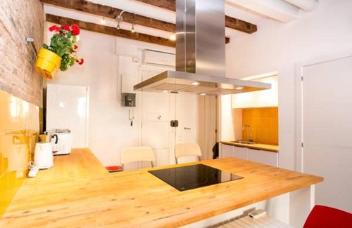 El Poble-sec Apartment | Stylish 64 Apartment in Iconic Barcelona Historic Building
