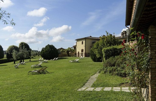 San Gimignano Apartment | Spacious 2-Bedroom Apartment with Pool & Kitchen Access