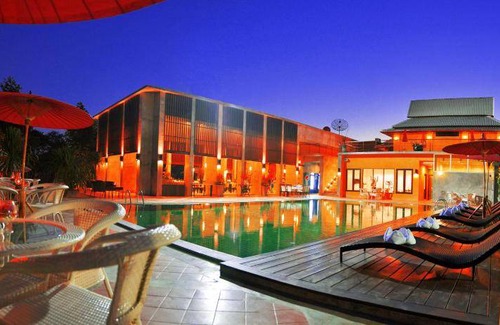 Ban Dong Ma Tun Resort | Spacious 64 m² Resort for Groups with Pool & Spa Access