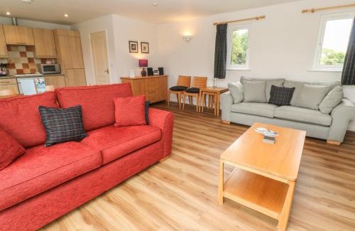 St Wenn House | Relax at 64 Waterside: Family-Friendly with Private Pool