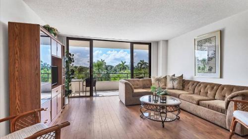 Siesta Key House | Relaxing Retreat at 6415 Midnight Pass #307 - Rated 10/10