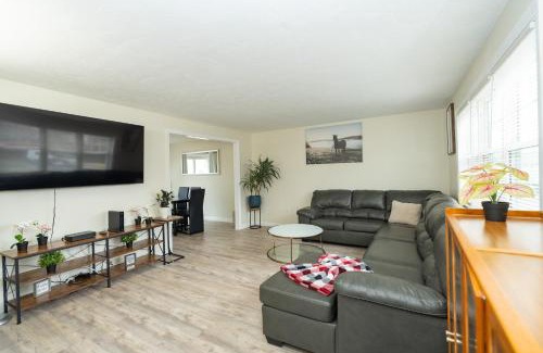 Randolph Apartment | Newly Renovated 5BR House - Pet & Child Friendly Retreat