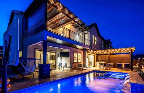 Santa Clara House | Ideal Getaway: Private Pool, Hot Tubs & Fire Pits for 38