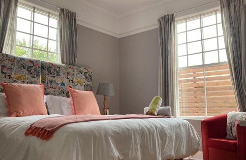 Grahamstown House | Charming 65 Hill Street: Family-Friendly Stay with Breakfast