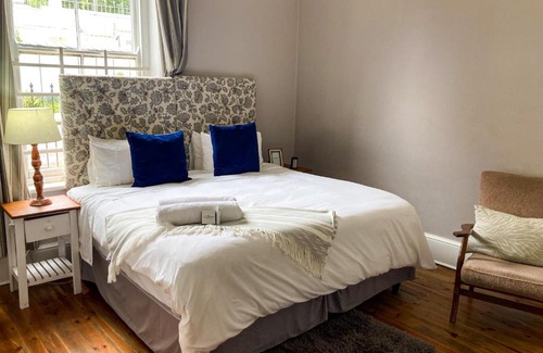 Grahamstown House | Charming 65 Hill Street: Family-Friendly Stay with Breakfast