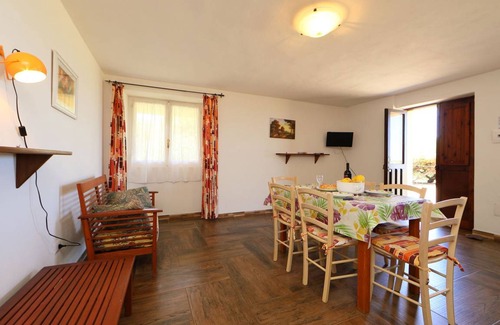 La Ciaccia Apartment | Spacious 2-Bedroom Apartment with Kitchen for Up to 4 Guests