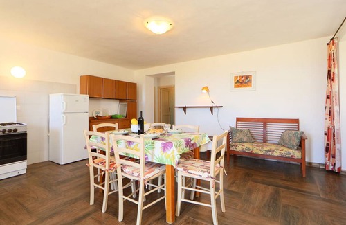 La Ciaccia Apartment | Spacious 2-Bedroom Apartment with Kitchen for Up to 4 Guests