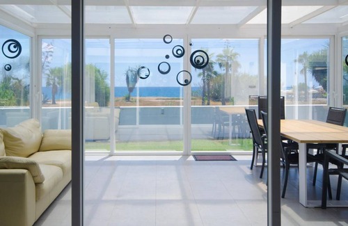 New Golden Mile Villa | Spacious Oceanfront Villa with 3 Bedrooms and Pool