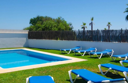 New Golden Mile Villa | Spacious Oceanfront Villa with 3 Bedrooms and Pool