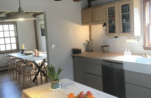 Shelter Island Cottage | Just Steps from Sunset Beach - Pet and Child Friendly Stay!