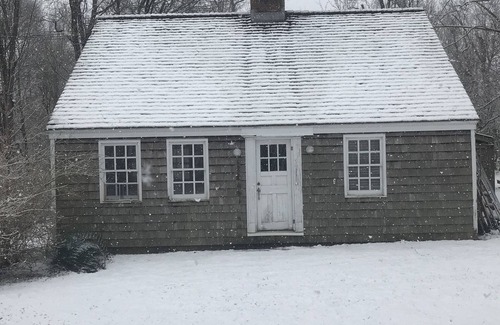 Shelter Island Cottage | Just Steps from Sunset Beach - Pet and Child Friendly Stay!