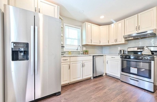 Somers Point Condo | After-Dune Delight: Family-Friendly Retreat with Breakfast