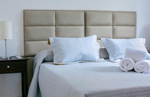 San Juan Apartment | Exceptional 659 Suites: Family-Friendly with Hot Tub Access