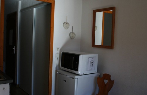 Les Bruyeres Apartment | Spacious Retreat: 8-Sleeper with Pool and Lake Views