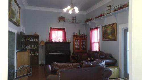 Digby House | Pet-Friendly Retreat at 66 Montague House for Families