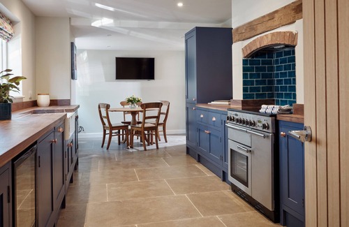 Warwick Cottage | Pet-Friendly Retreat at 67 Bridge End in Warwick