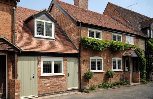 Warwick Cottage | Pet-Friendly Retreat at 67 Bridge End in Warwick