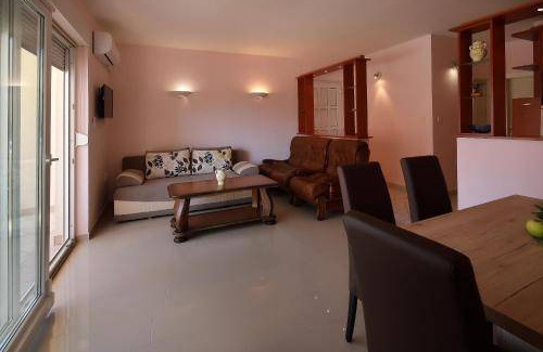 Novalja Apartment | Spacious 2-Bedroom Apartment for Up to 6 Guests